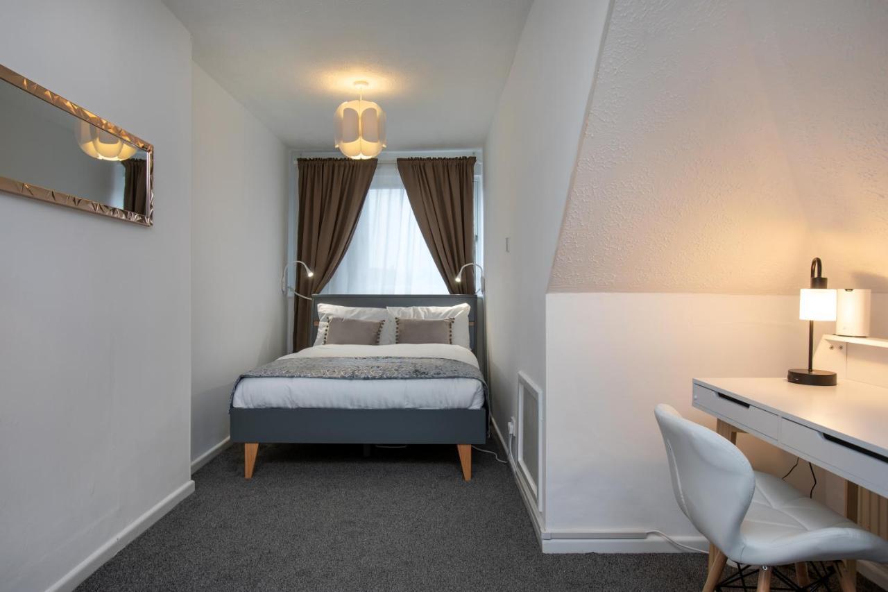 Spacious Apartment With Free Parking 韦茅斯 外观 照片